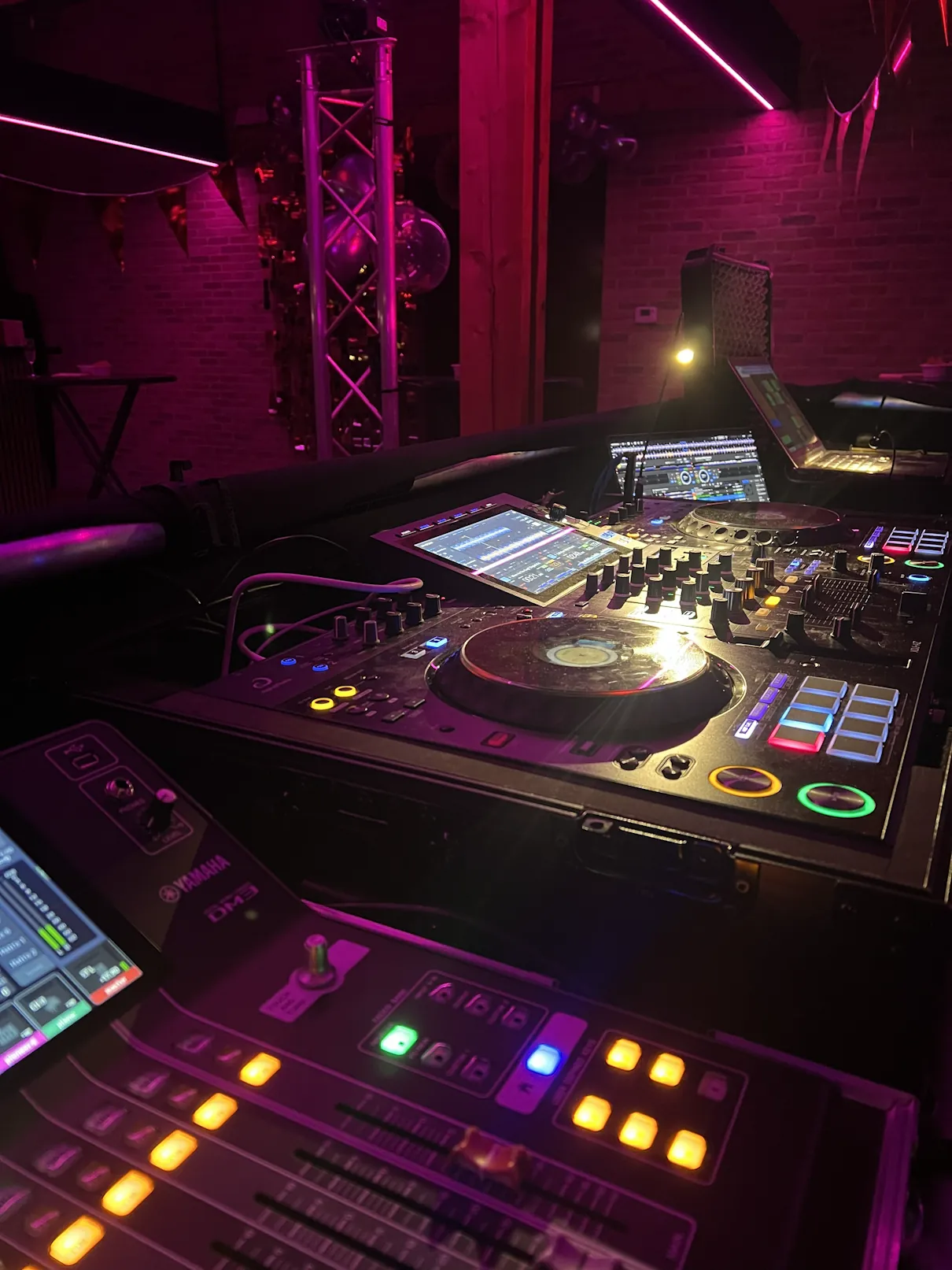 DJ